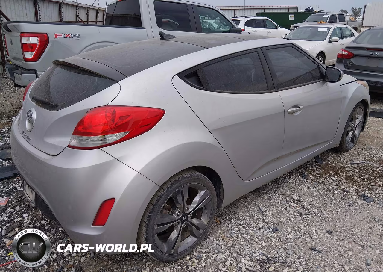2016 Hyundai Veloster VIN:KMHTC6AD4GU270646 - 4