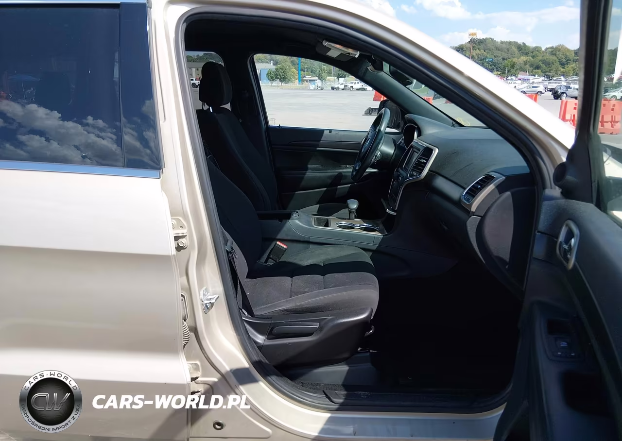 2014 Jeep Grand Cherokee Laredo VIN:1C4RJFAG6EC240758 - 4
