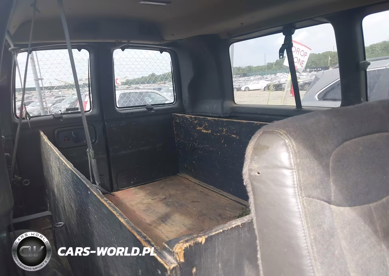 2002 Chevrolet Express VIN:1GNGG25RX21109857 - 8
