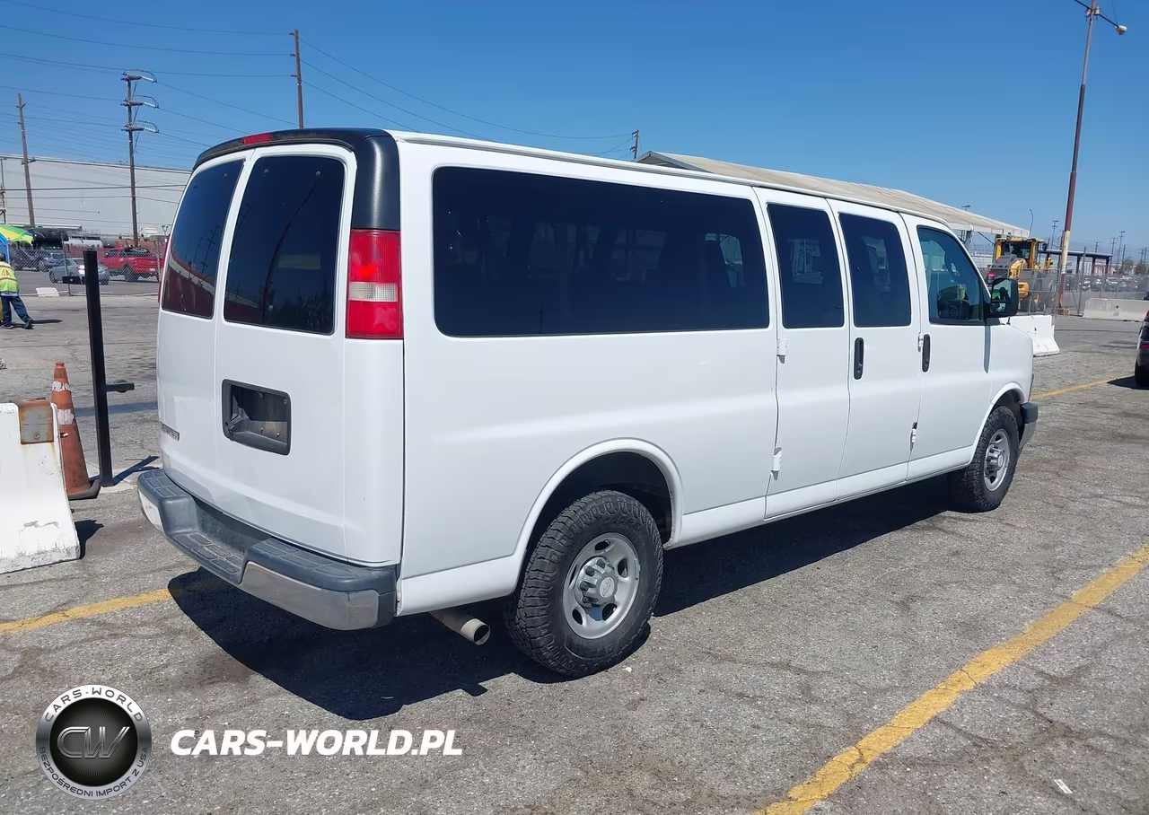 2017 Chevrolet Express 3500 Lt VIN:1GAZGPFF5H1272792 - 4