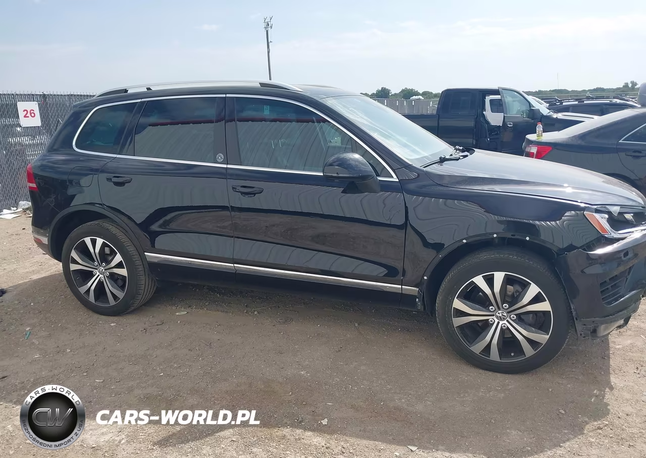 2017 Volkswagen Touareg V6 Wolfsburg Edition VIN:WVGRF7BP5HD004845 - 13