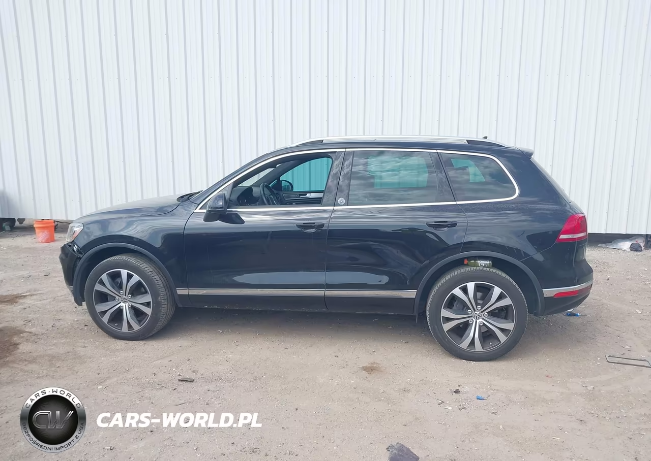 2017 Volkswagen Touareg V6 Wolfsburg Edition VIN:WVGRF7BP5HD004845 - 14