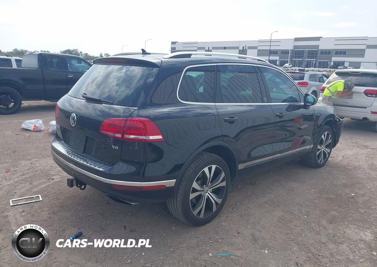 2017 Volkswagen Touareg V6 Wolfsburg Edition VIN:WVGRF7BP5HD004845 - 4
