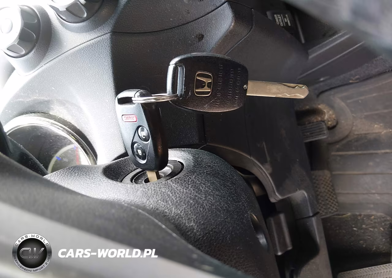 2013 Honda Fit Sport VIN:JHMGE8H54DC035402 - 10