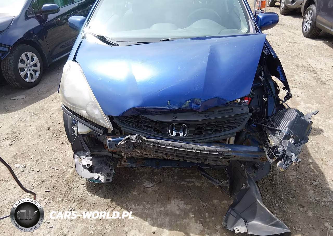 2013 Honda Fit Sport VIN:JHMGE8H54DC035402 - 11