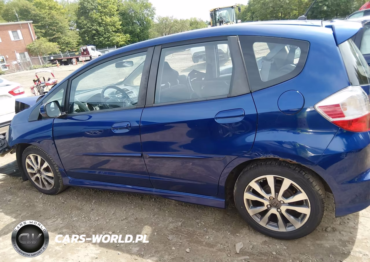 2013 Honda Fit Sport VIN:JHMGE8H54DC035402 - 13
