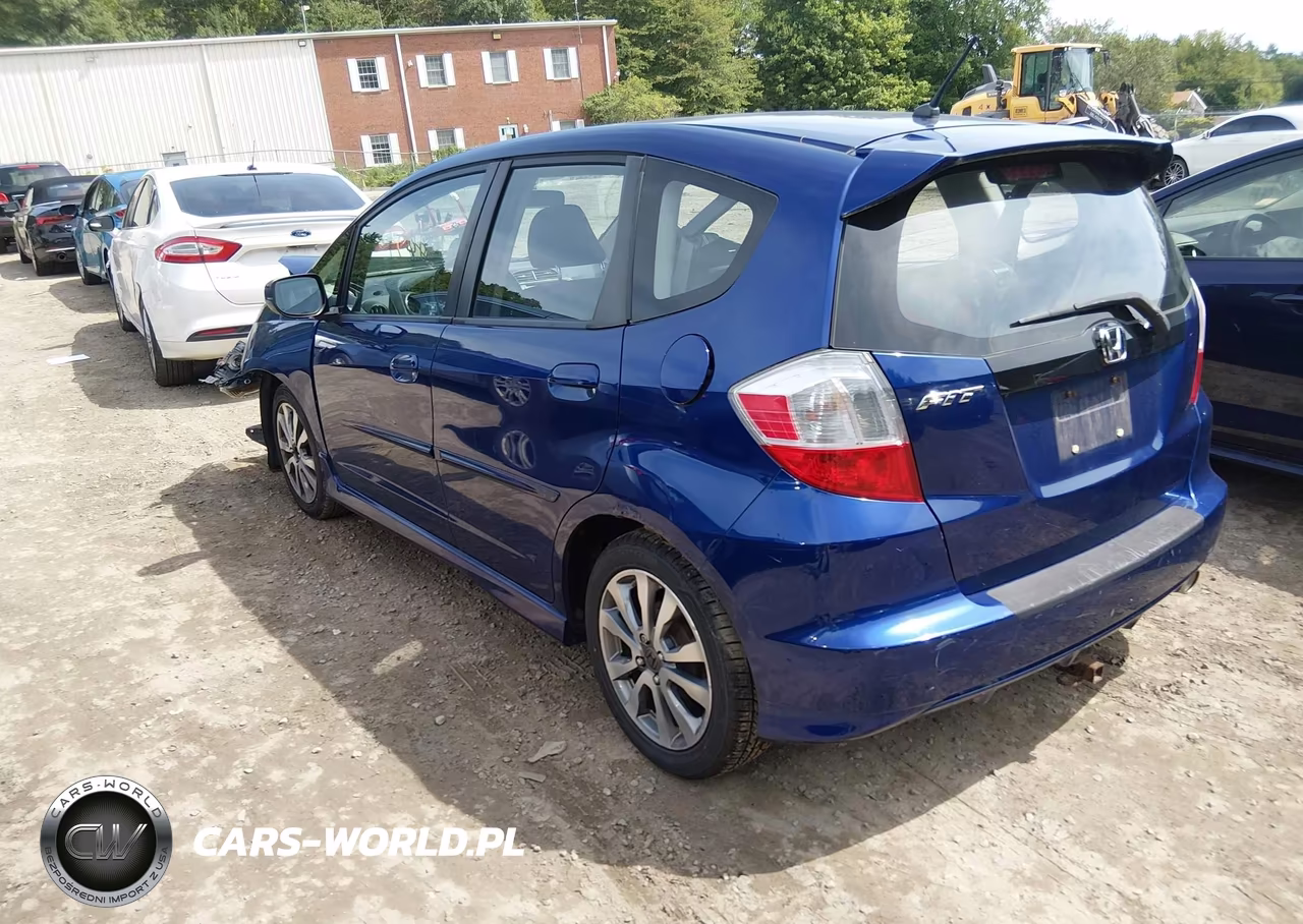 2013 Honda Fit Sport VIN:JHMGE8H54DC035402 - 3