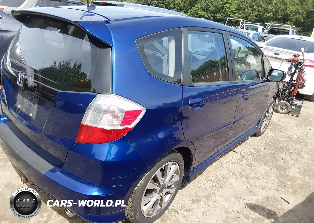 2013 Honda Fit Sport VIN:JHMGE8H54DC035402 - 4