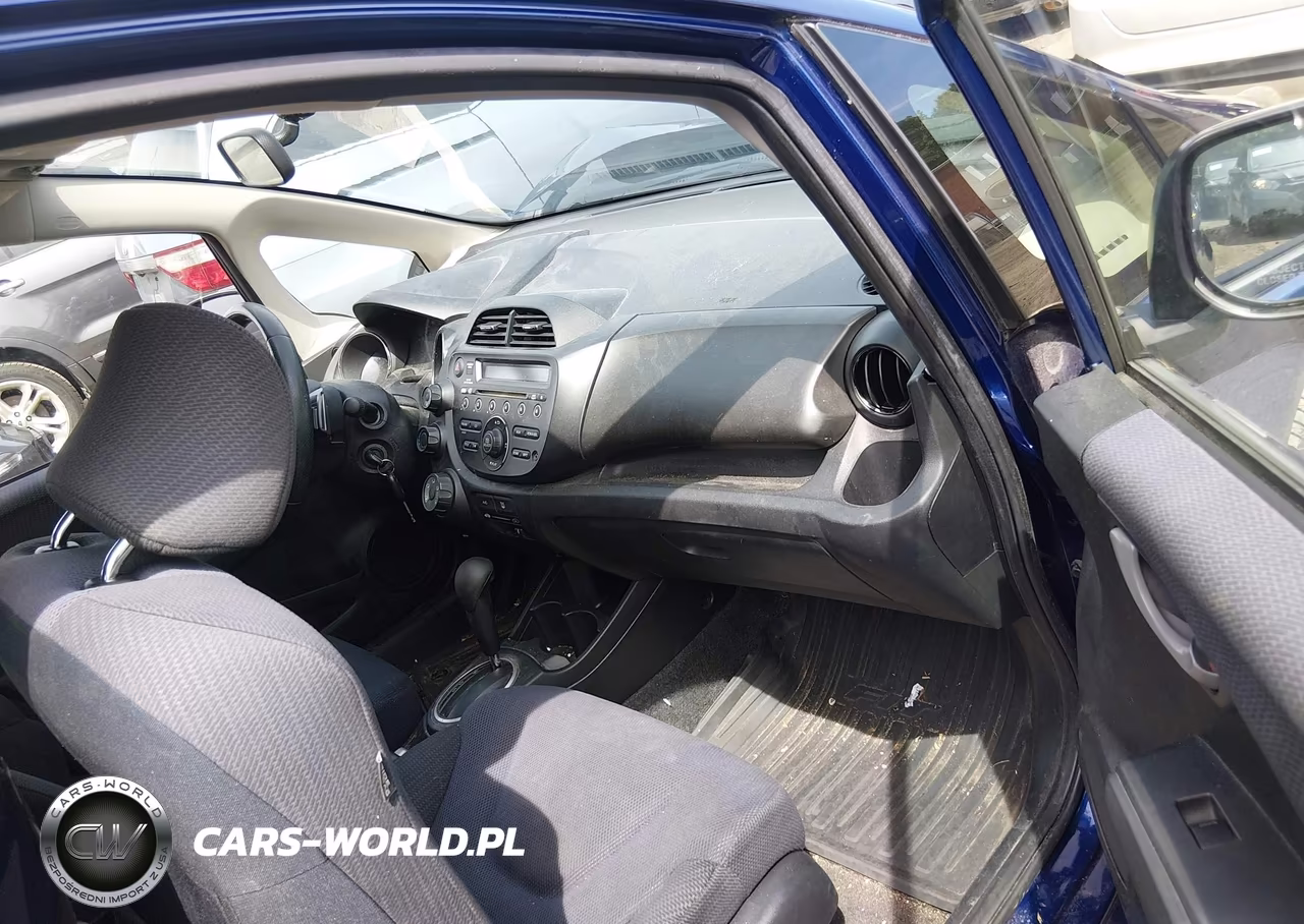 2013 Honda Fit Sport VIN:JHMGE8H54DC035402 - 5