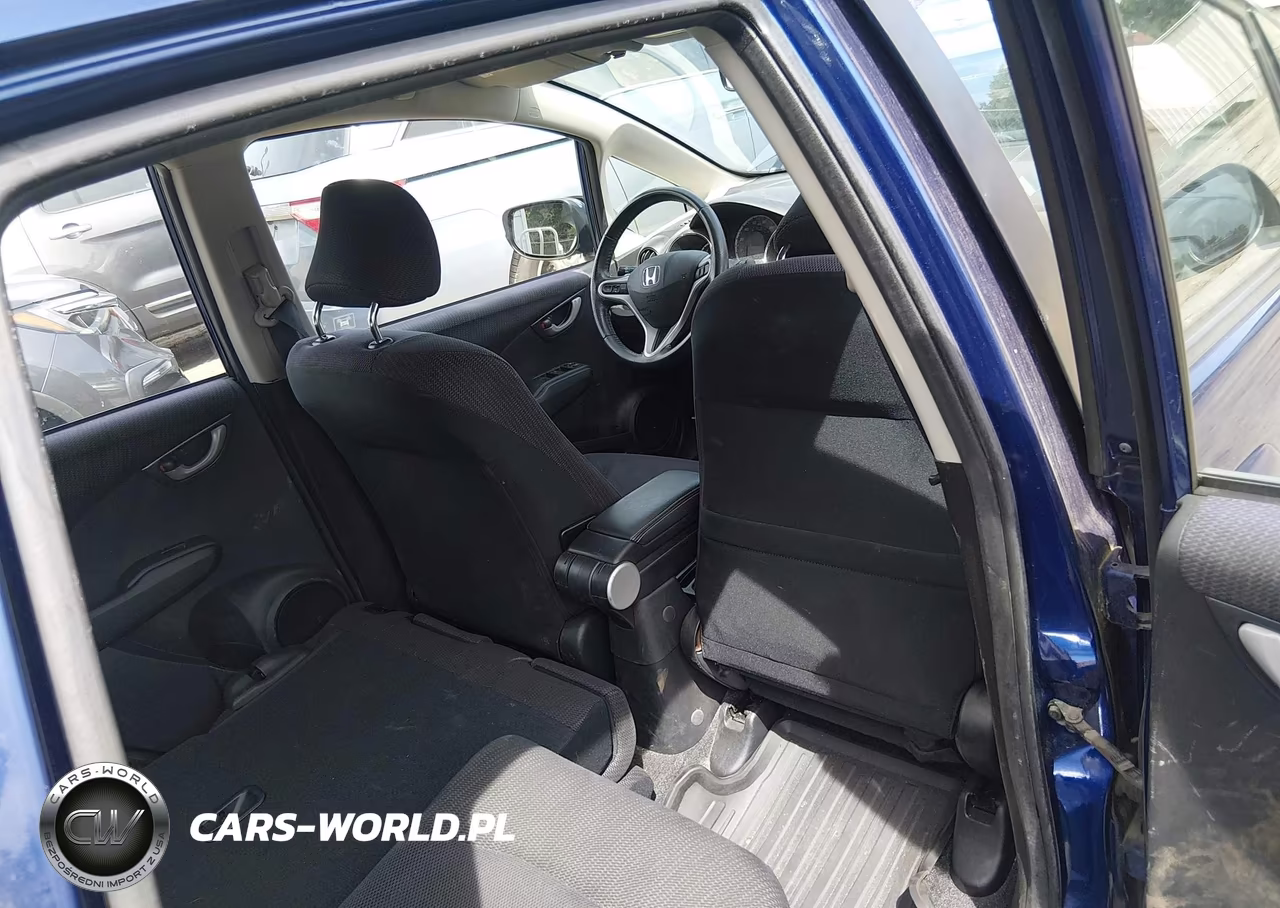 2013 Honda Fit Sport VIN:JHMGE8H54DC035402 - 8