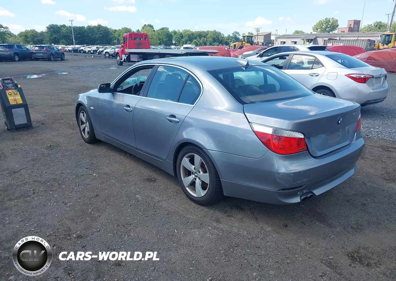 2007 BMW 525Xi VIN:WBANF33577CS40536 - 3