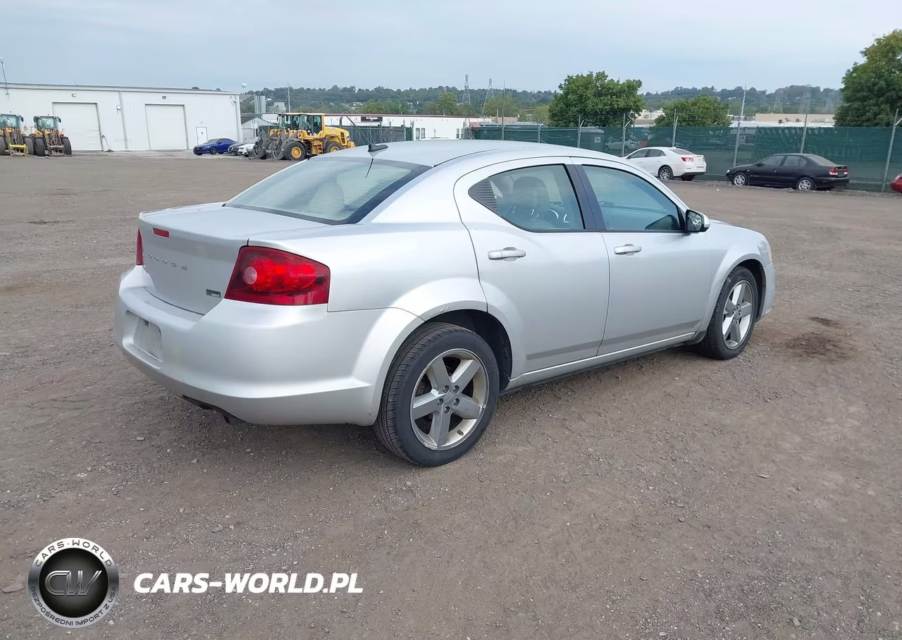 2011 Dodge Avenger Lux VIN:1B3BD2FG3BN587086 - 4