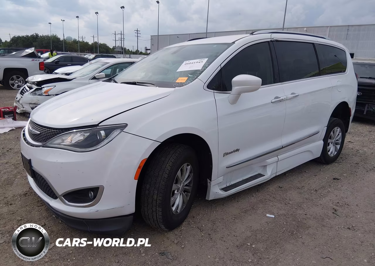 2019 Chrysler Pacifica Touring L VIN:2C4RC1BG2KR561579 - 2