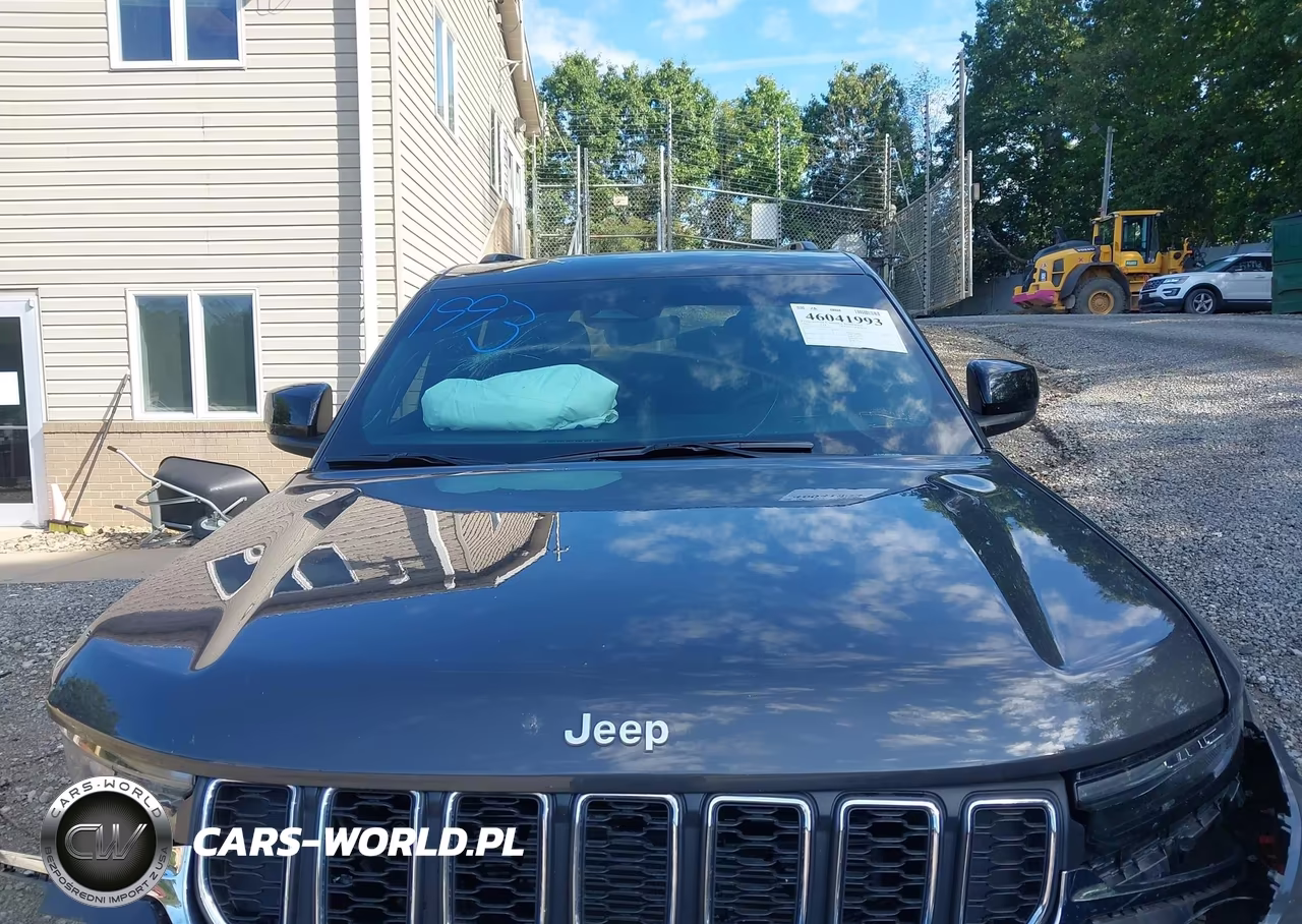 2025 Jeep Grand Cherokee Laredo X 4X4 VIN:1C4RJHAG1SC356411 - 10