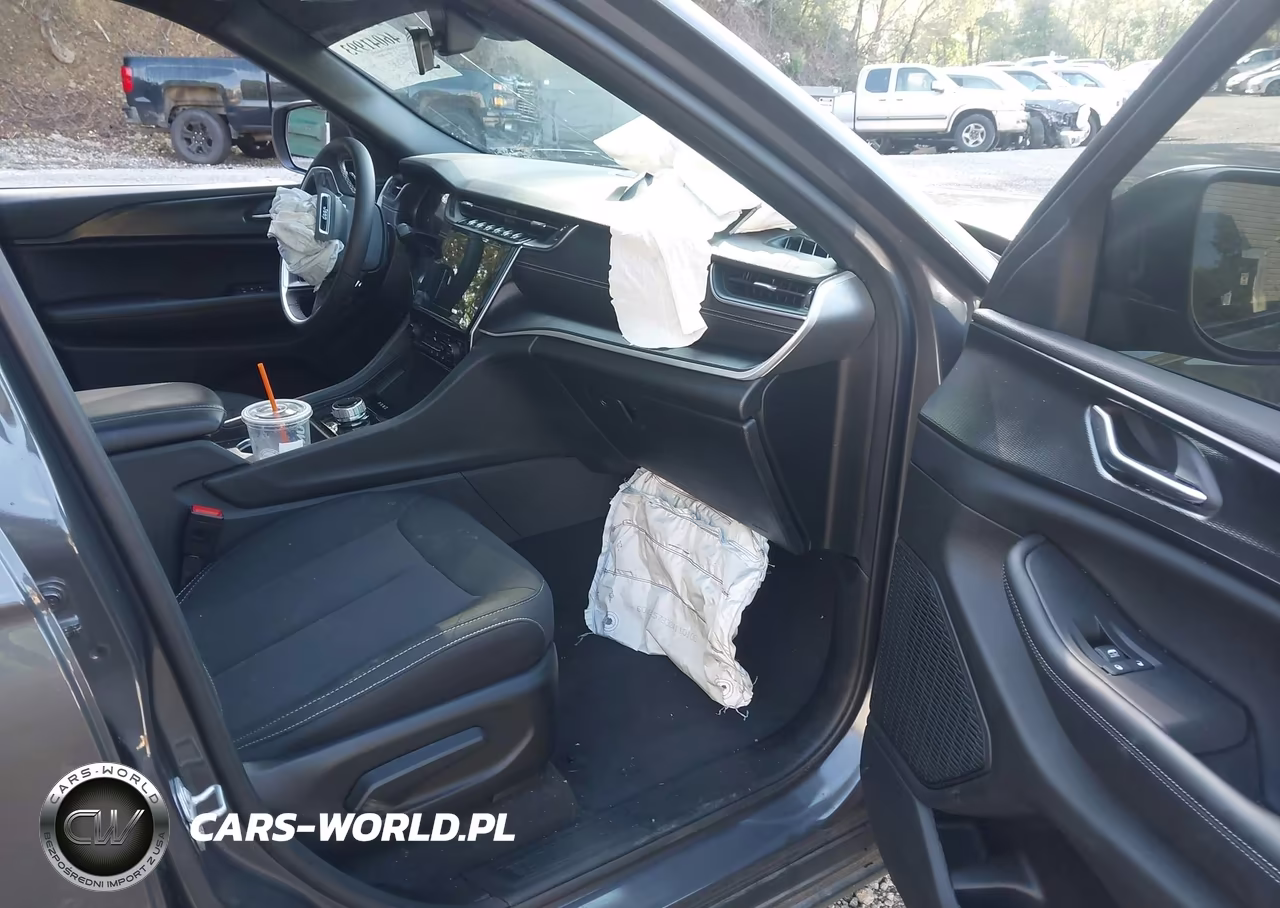 2025 Jeep Grand Cherokee Laredo X 4X4 VIN:1C4RJHAG1SC356411 - 5