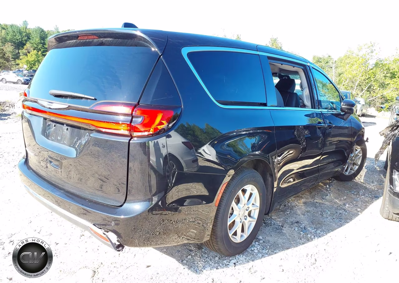 2023 Chrysler Pacifica Touring L VIN:2C4RC1BG7PR598392 - 4