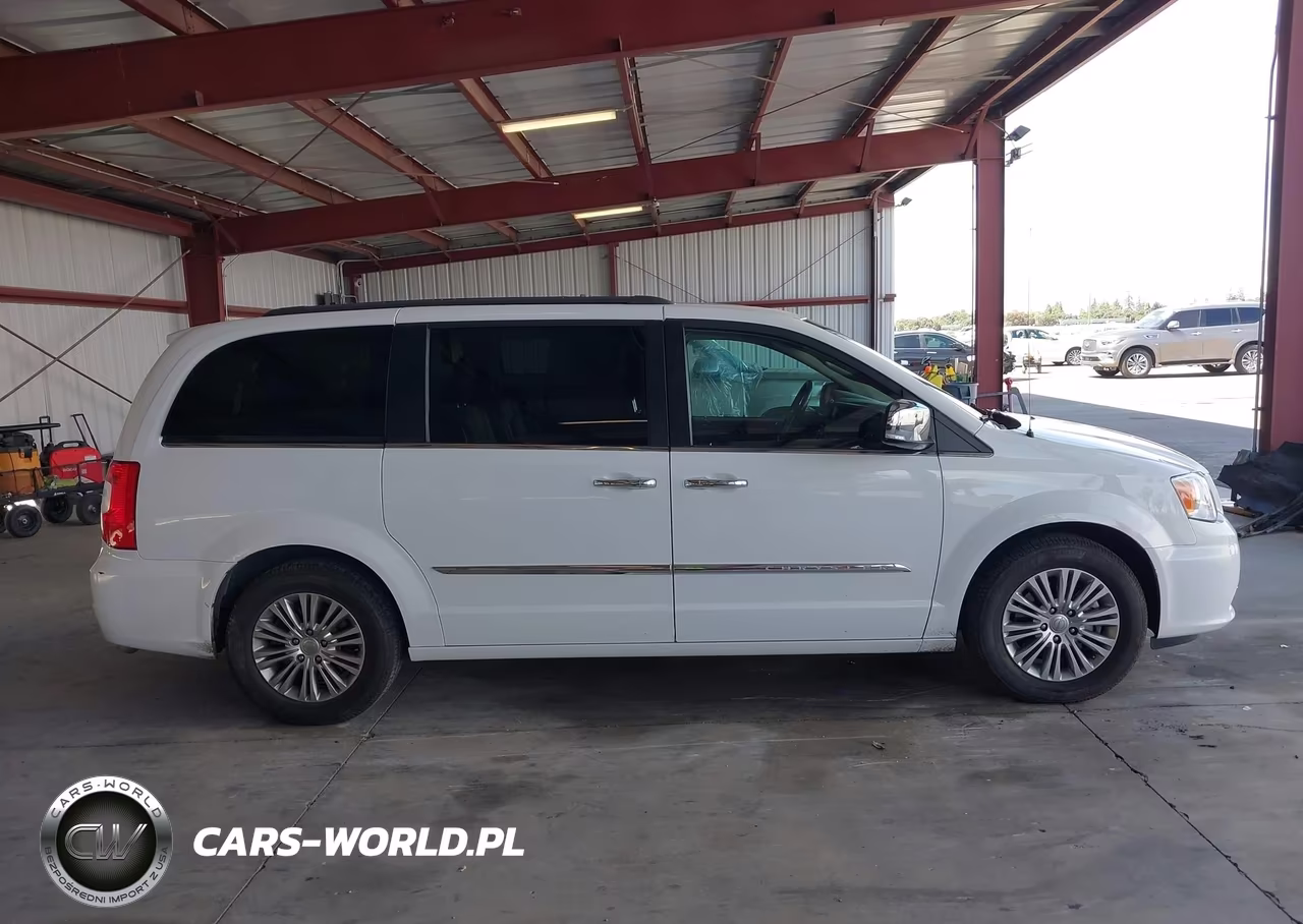 2016 Chrysler Town & Country Touring-L Anniversary Edition VIN:2C4RC1CG7GR188559 - 13