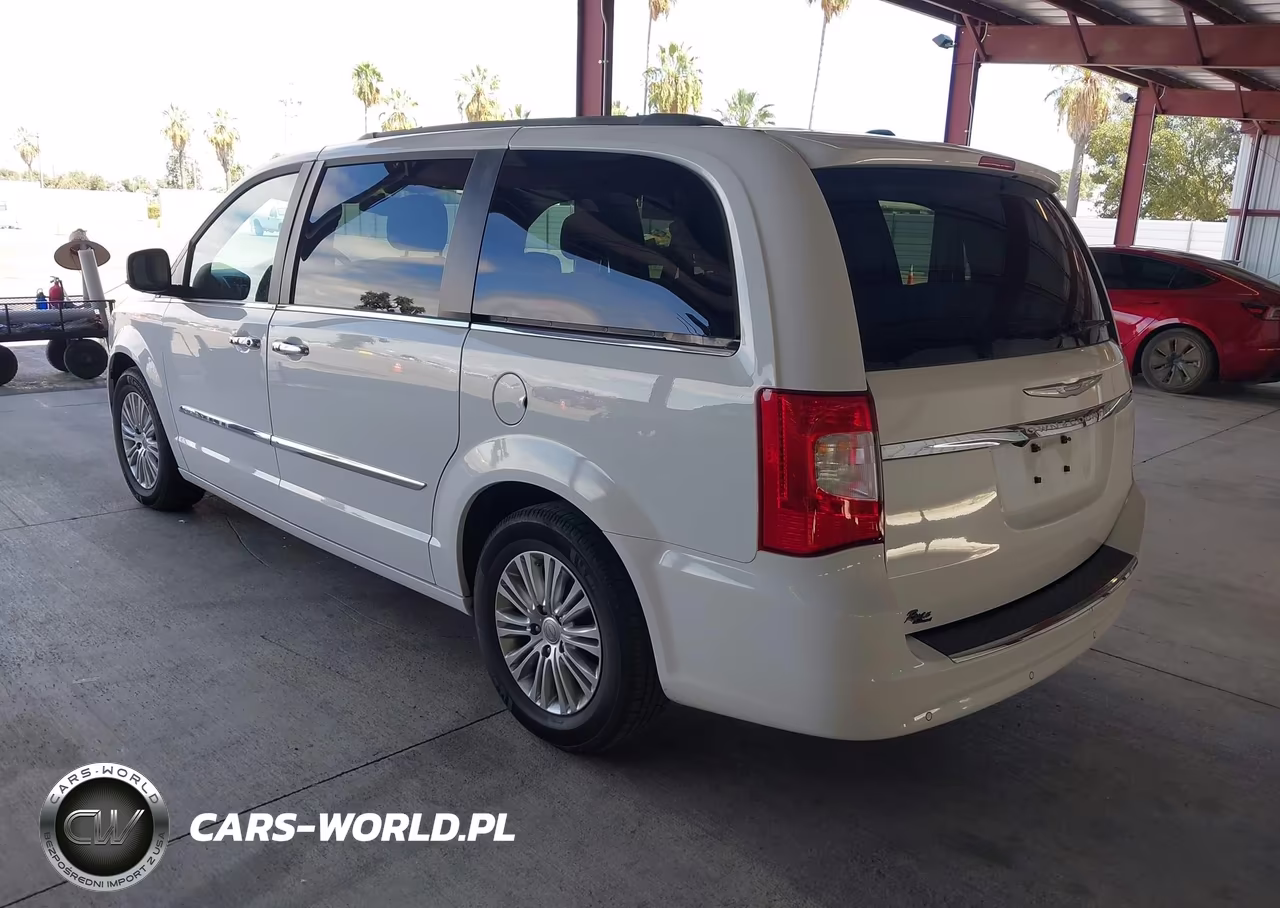 2016 Chrysler Town & Country Touring-L Anniversary Edition VIN:2C4RC1CG7GR188559 - 3