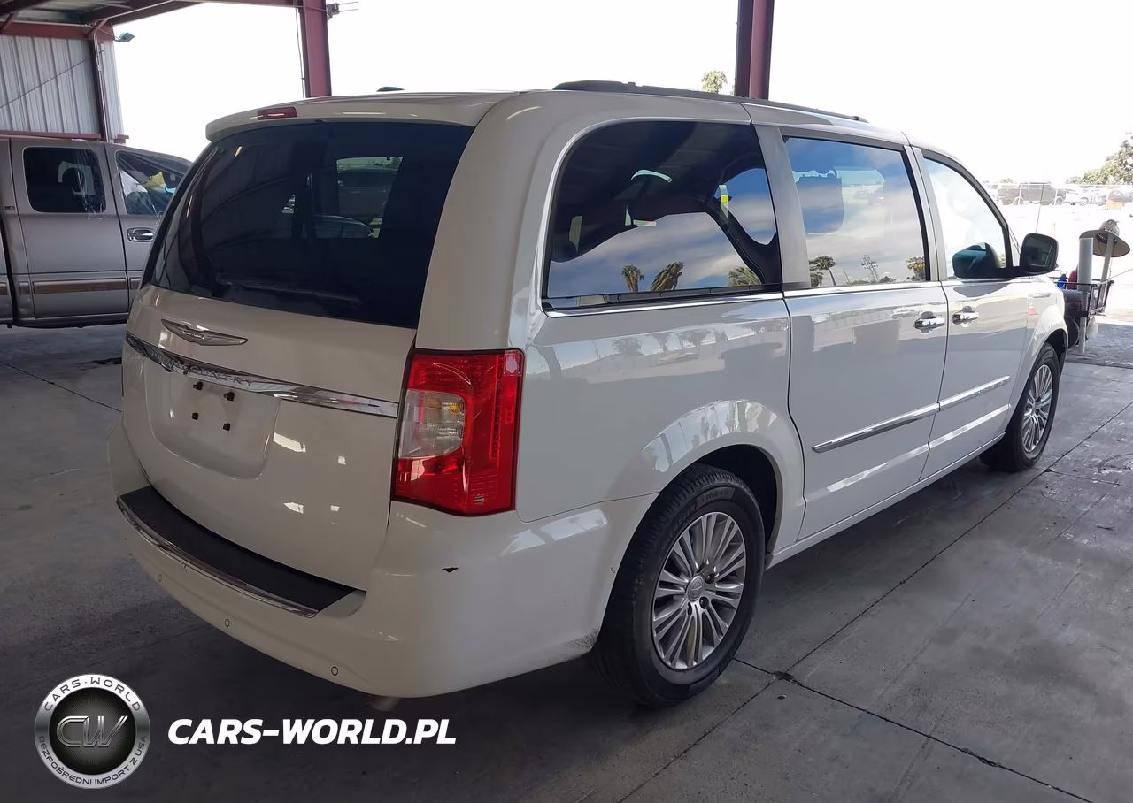 2016 Chrysler Town & Country Touring-L Anniversary Edition VIN:2C4RC1CG7GR188559 - 4