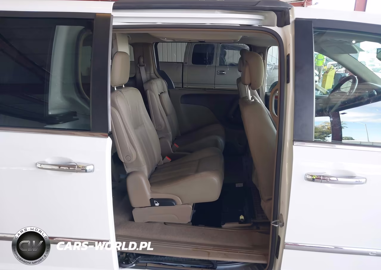 2016 Chrysler Town & Country Touring-L Anniversary Edition VIN:2C4RC1CG7GR188559 - 8
