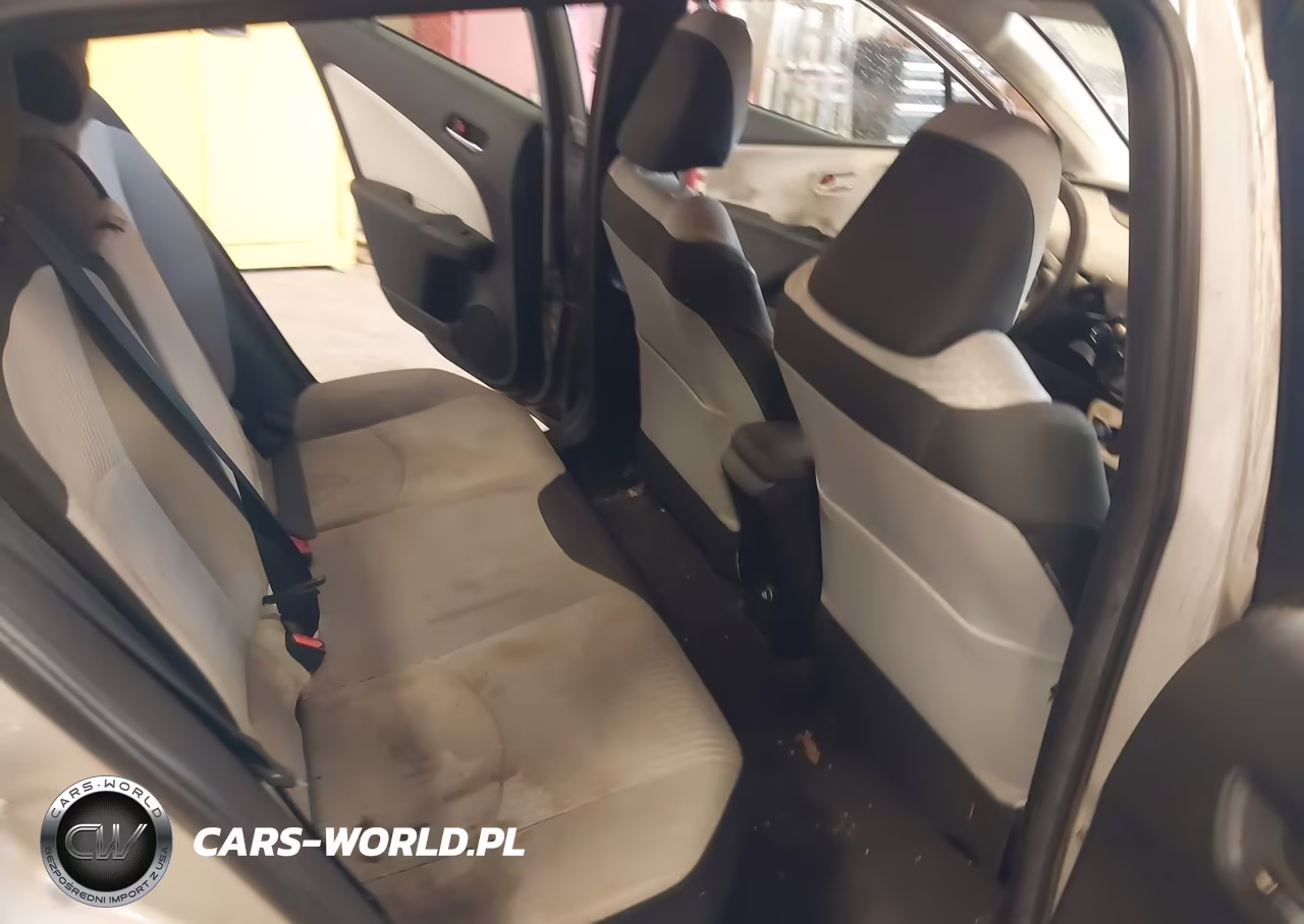 2016 Toyota Prius Two VIN:JTDKBRFUXG3506896 - 8
