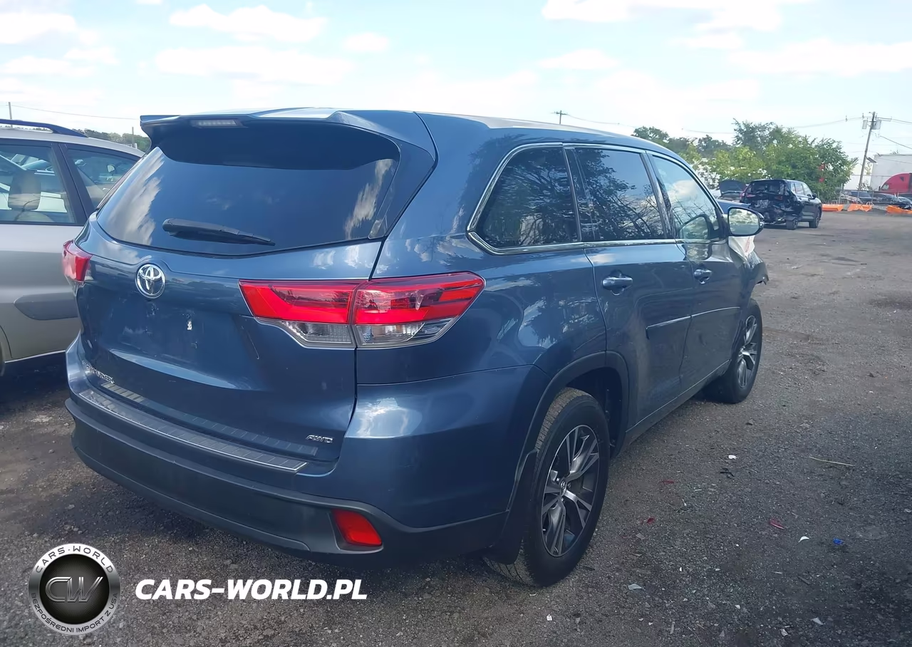 2017 Toyota Highlander Le VIN:5TDBZRFH7HS459728 - 4