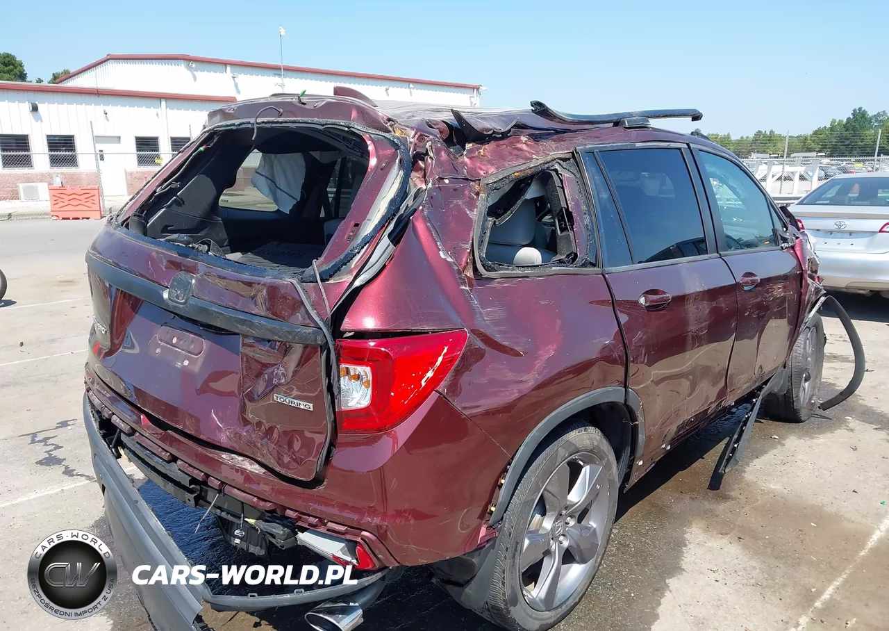 2019 Honda Passport Touring VIN:5FNYF7H96KB002658 - 4