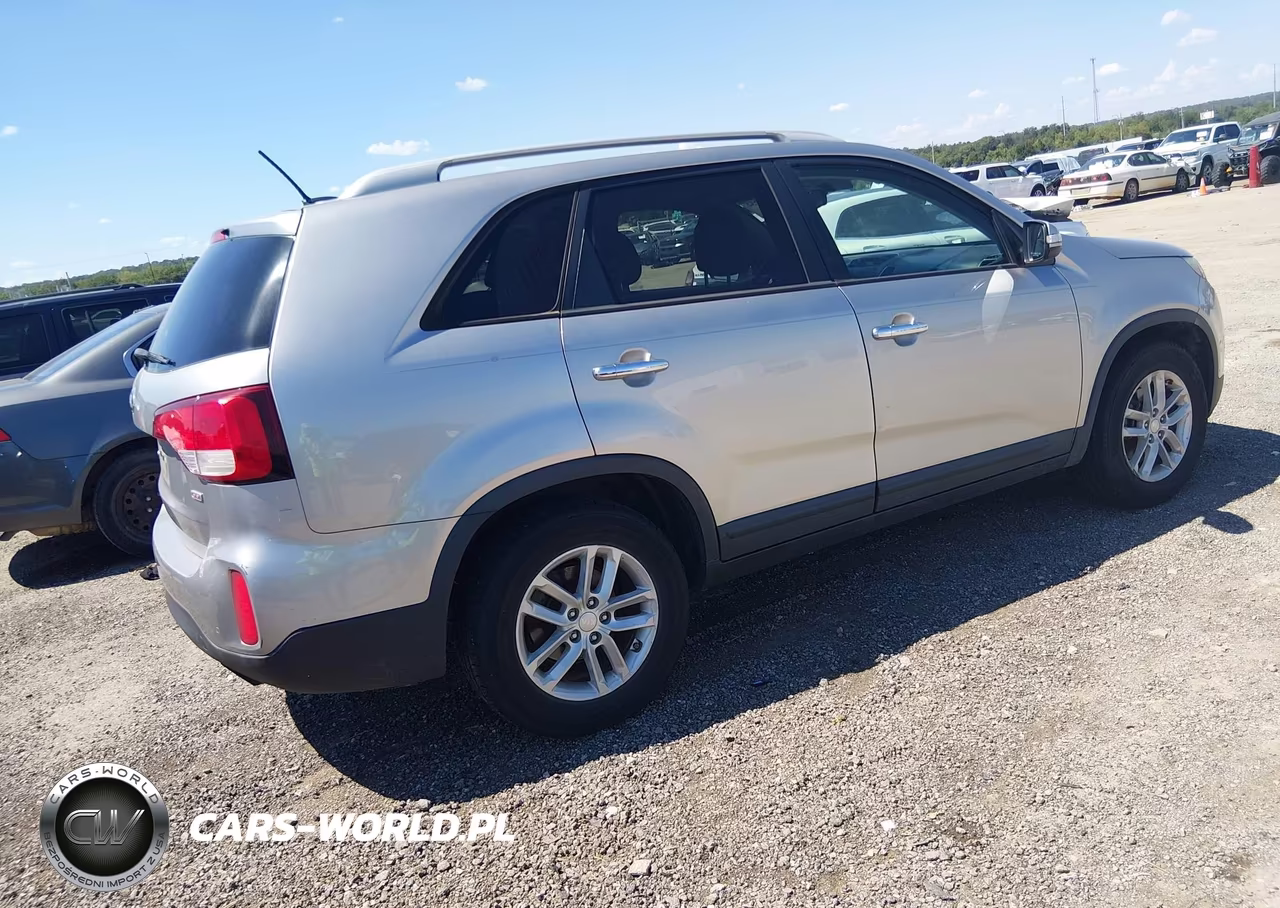 2015 Kia Sorento Lx VIN:5XYKT4A66FG567729 - 4