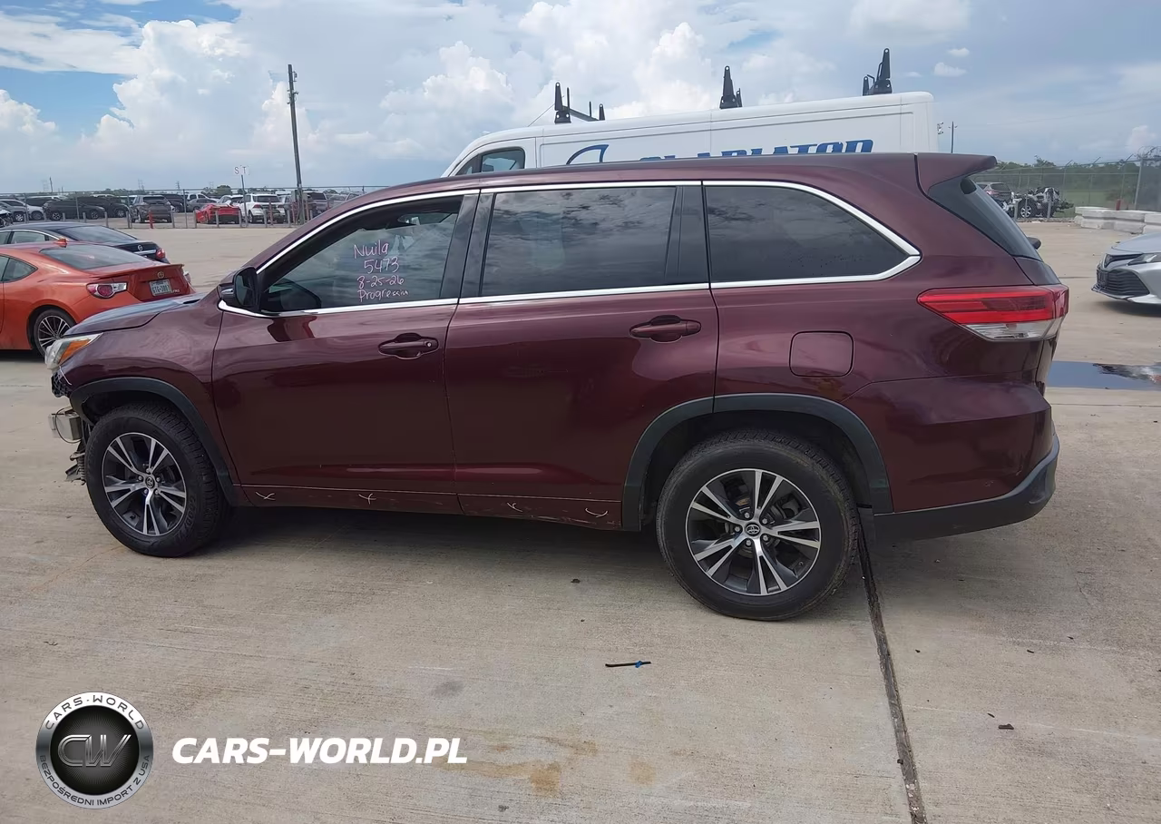 2018 Toyota Highlander Le VIN:5TDZZRFH2JS245606 - 14