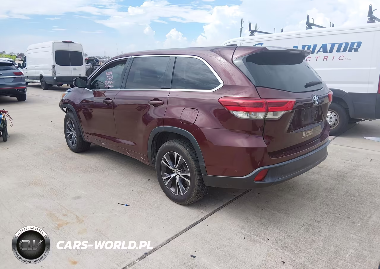 2018 Toyota Highlander Le VIN:5TDZZRFH2JS245606 - 3