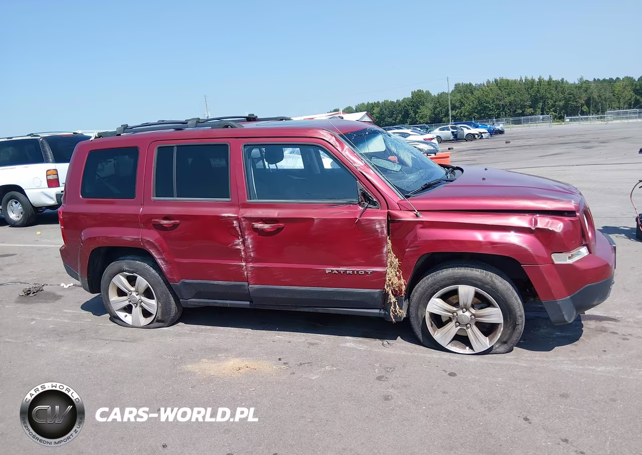 2014 Jeep Patriot Latitude VIN:1C4NJRFB9ED590392 - 13