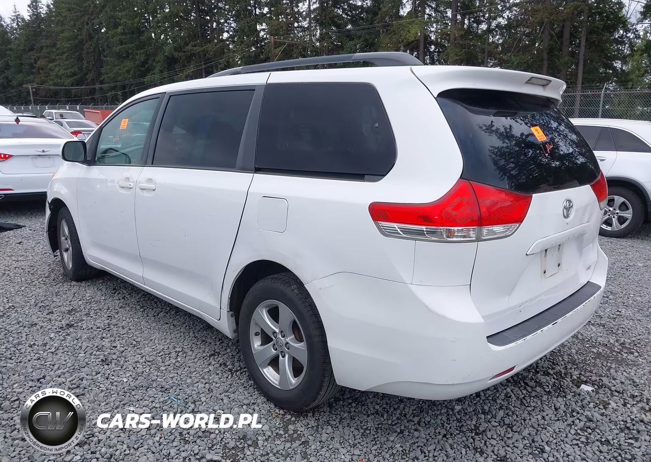 2014 Toyota Sienna Le V6 8 Passenger VIN:5TDKK3DC0ES474205 - 3