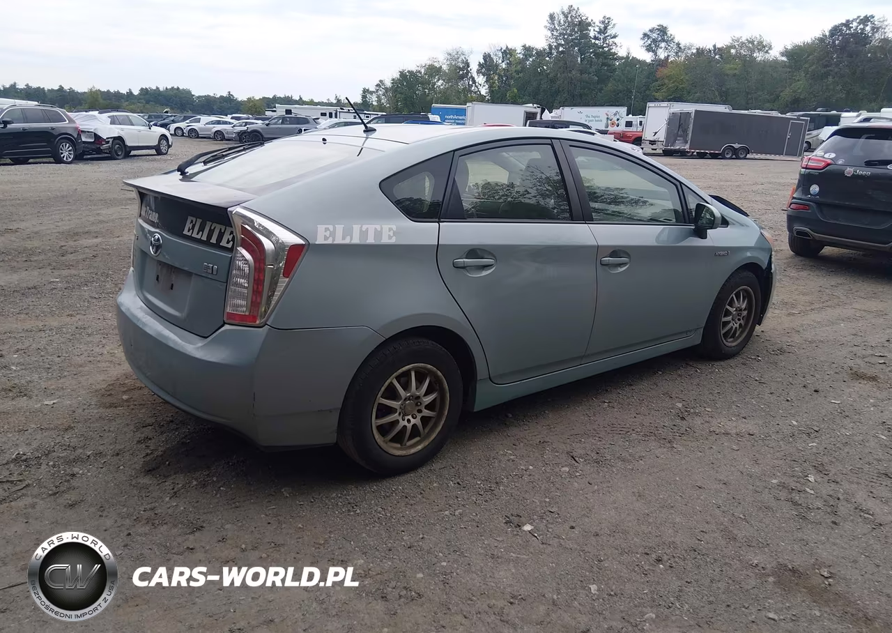 2014 Toyota Prius Two VIN:JTDKN3DU8E1753396 - 4