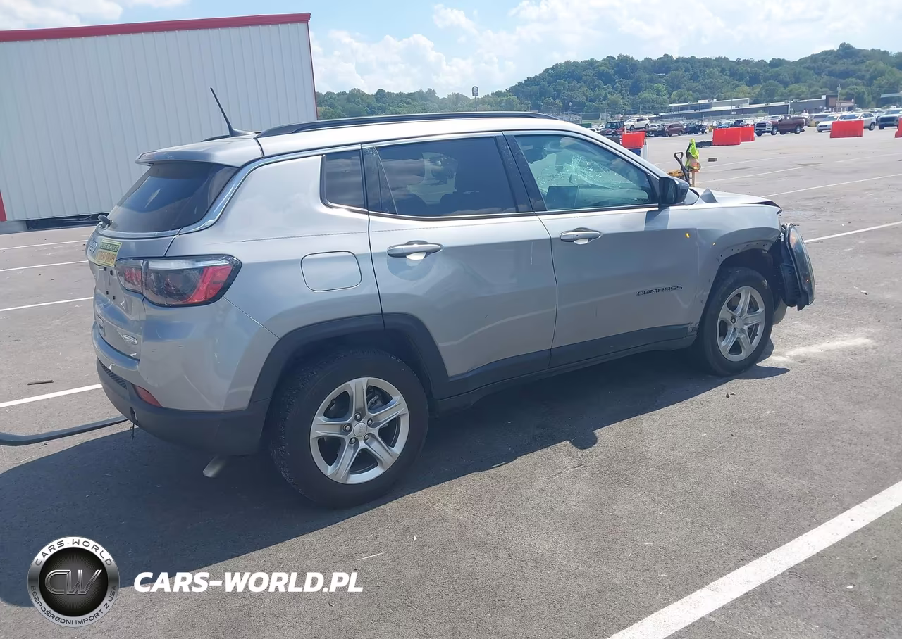 2024 Jeep Compass Latitude 4X4 VIN:3C4NJDBNXRT592638 - 4