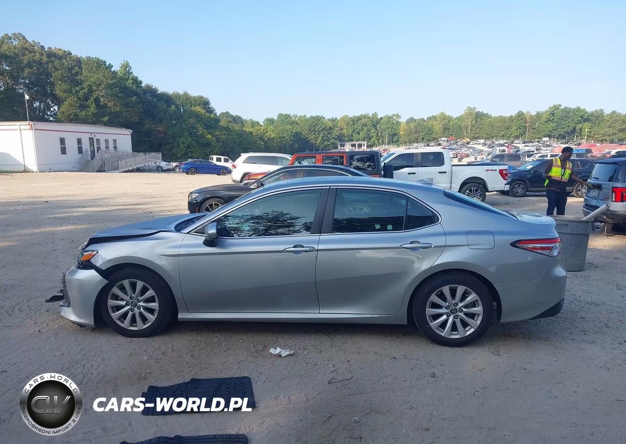 2019 Toyota Camry Le VIN:4T1B11HK2KU703673 - 14
