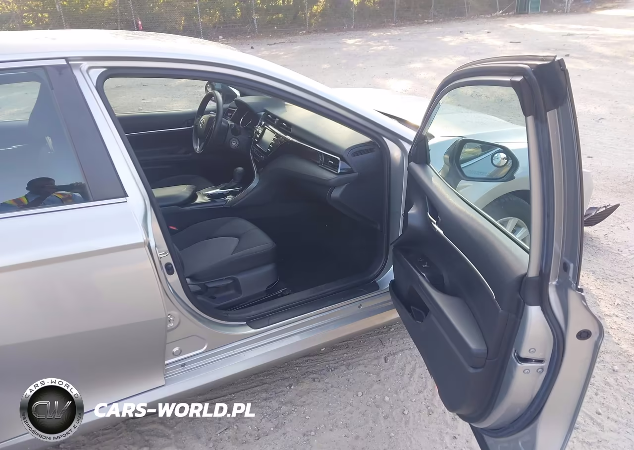 2019 Toyota Camry Le VIN:4T1B11HK2KU703673 - 5