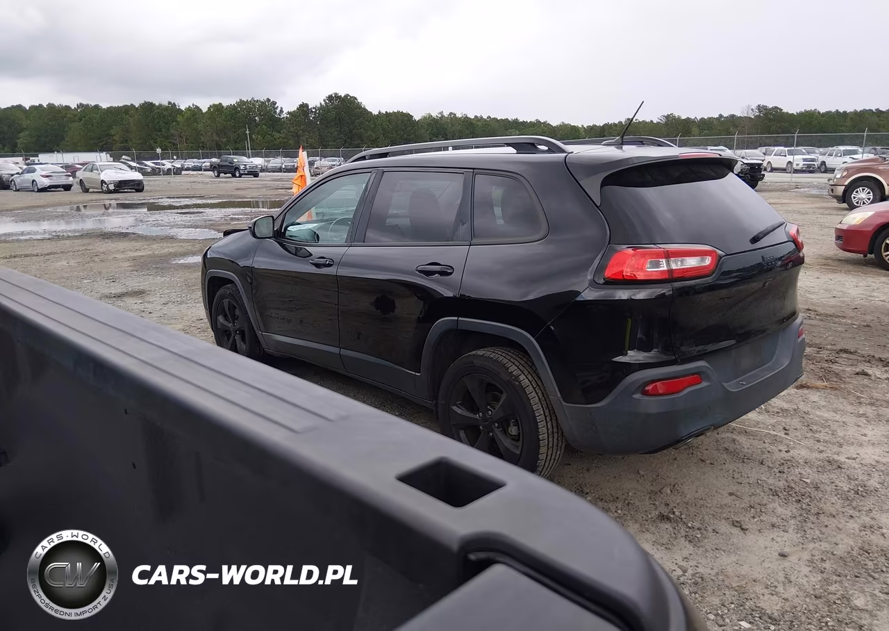 2018 Jeep Cherokee Latitude Fwd VIN:1C4PJLCB8JD620583 - 3