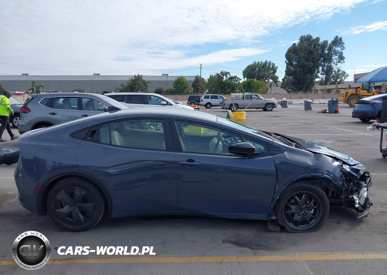 2026 Toyota Prius Le VIN:JTDACAAU0T3079790 - 14