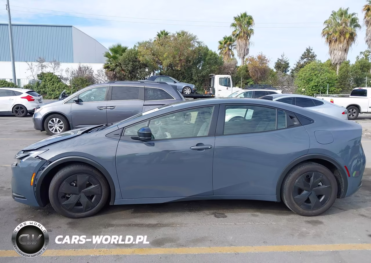 2026 Toyota Prius Le VIN:JTDACAAU0T3079790 - 15