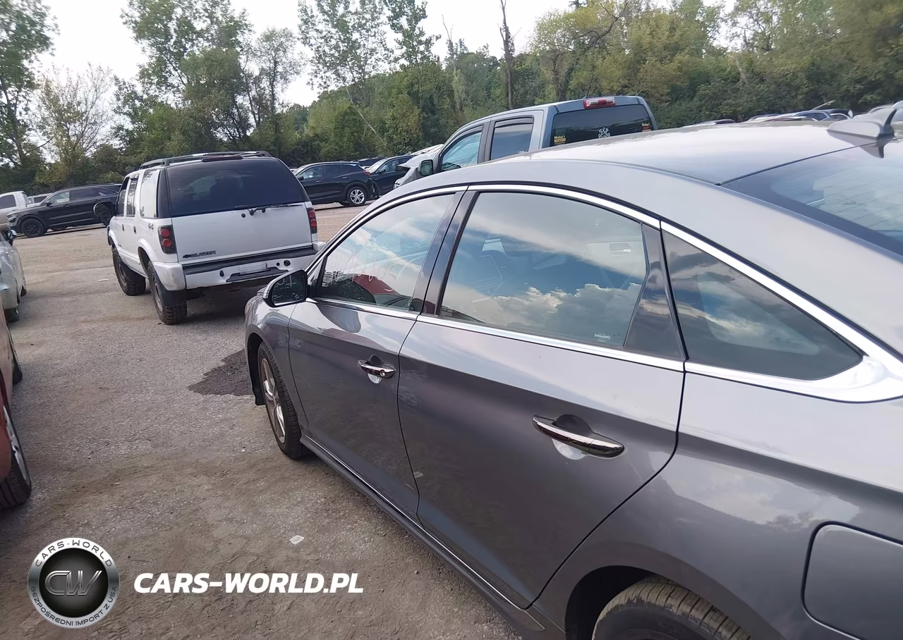 2018 Hyundai Sonata Sport+ VIN:5NPE34AF8JH708184 - 15