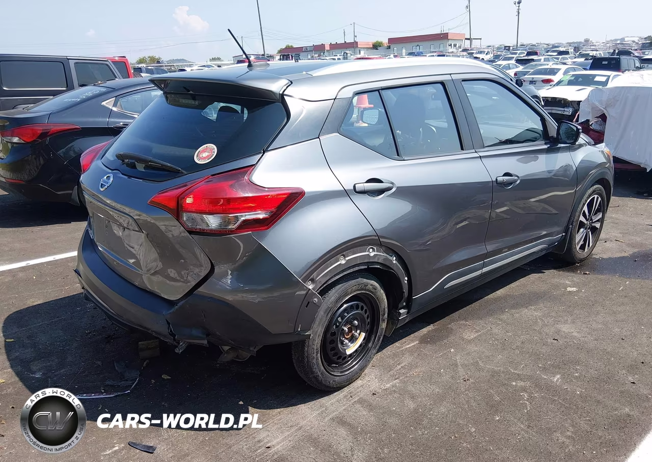 2018 Nissan Kicks Sr VIN:3N1CP5CU9JL501934 - 4