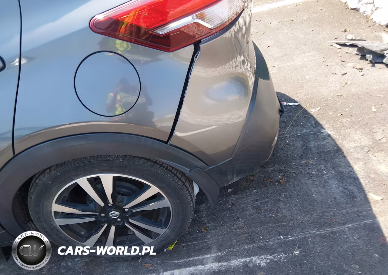 2018 Nissan Kicks Sr VIN:3N1CP5CU9JL501934 - 6