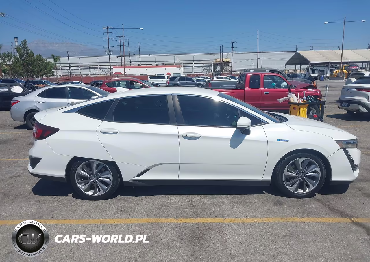 2018 Honda Clarity Plug-In Hybrid Touring VIN:JHMZC5F35JC010115 - 13
