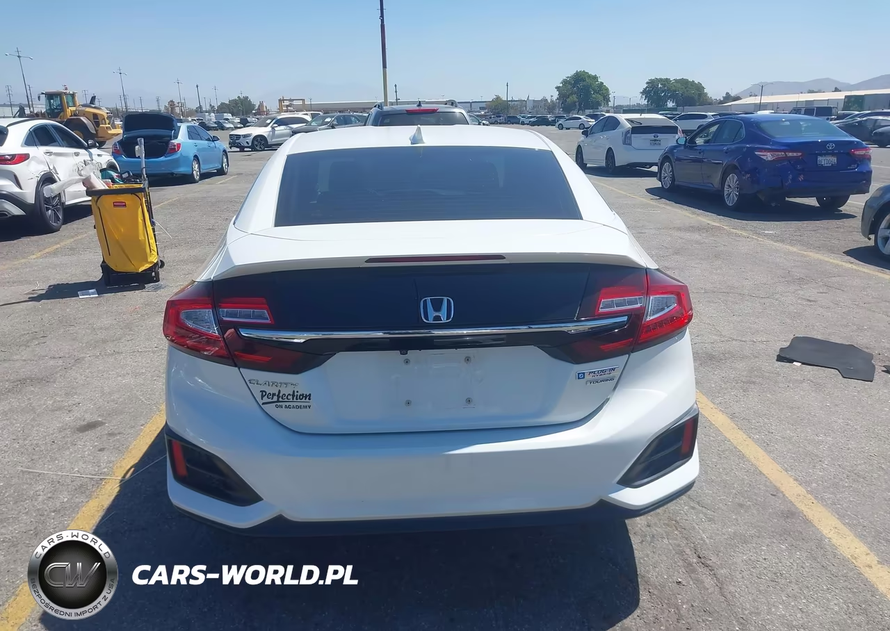 2018 Honda Clarity Plug-In Hybrid Touring VIN:JHMZC5F35JC010115 - 16