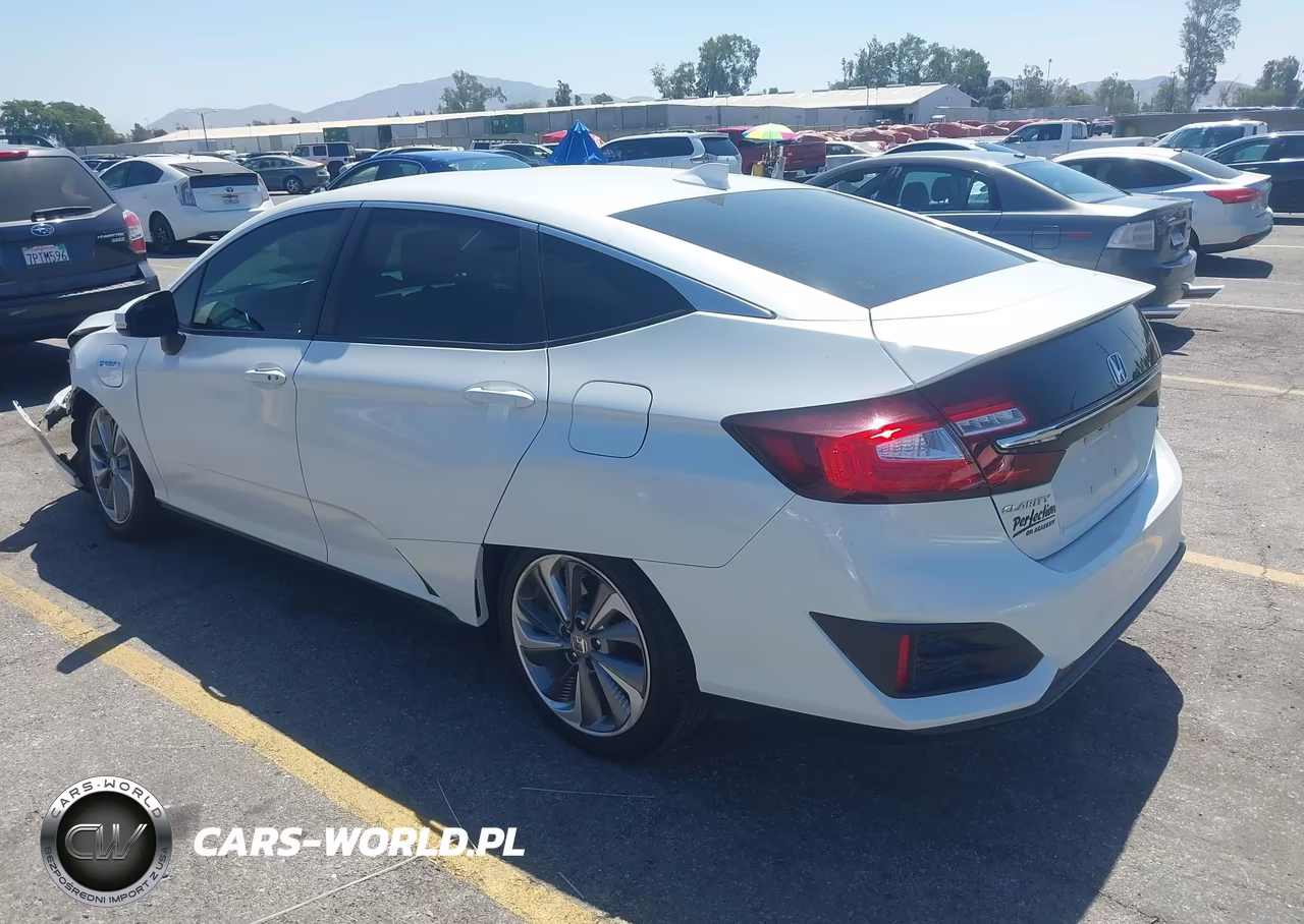 2018 Honda Clarity Plug-In Hybrid Touring VIN:JHMZC5F35JC010115 - 3