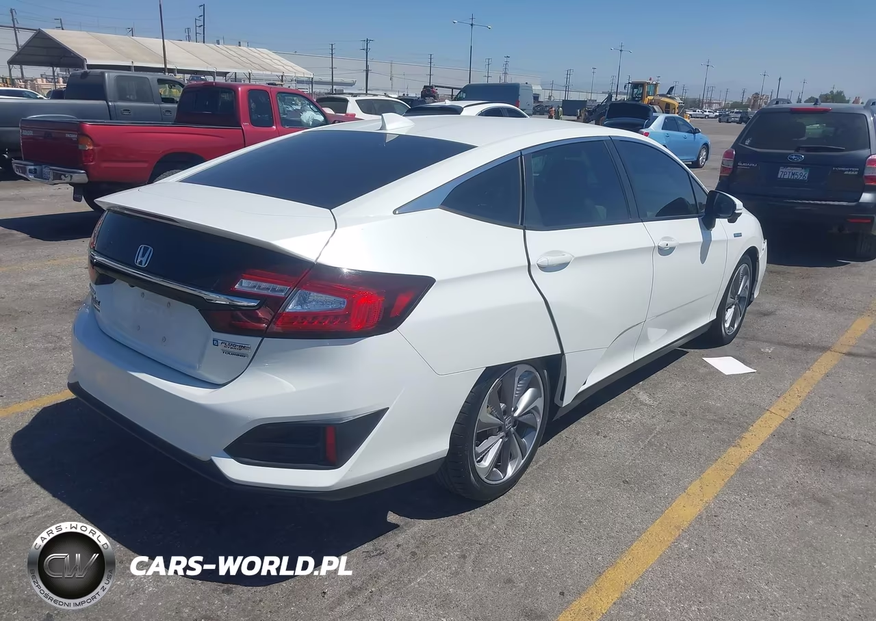 2018 Honda Clarity Plug-In Hybrid Touring VIN:JHMZC5F35JC010115 - 4
