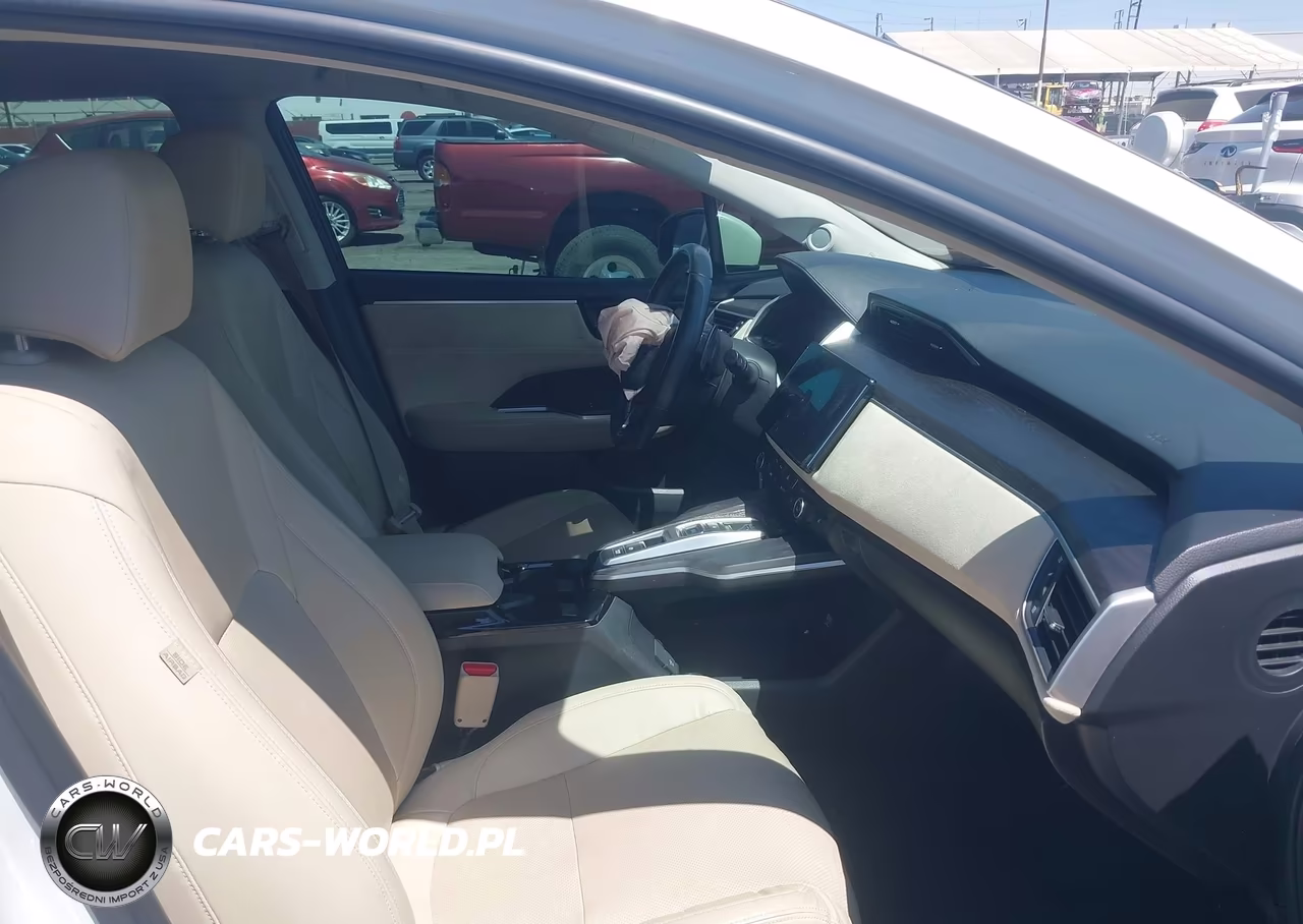 2018 Honda Clarity Plug-In Hybrid Touring VIN:JHMZC5F35JC010115 - 5