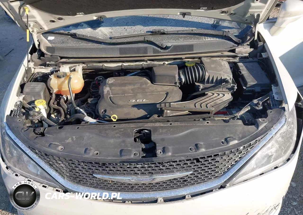2017 Chrysler Pacifica Touring-L VIN:2C4RC1BG7HR634194 - 10