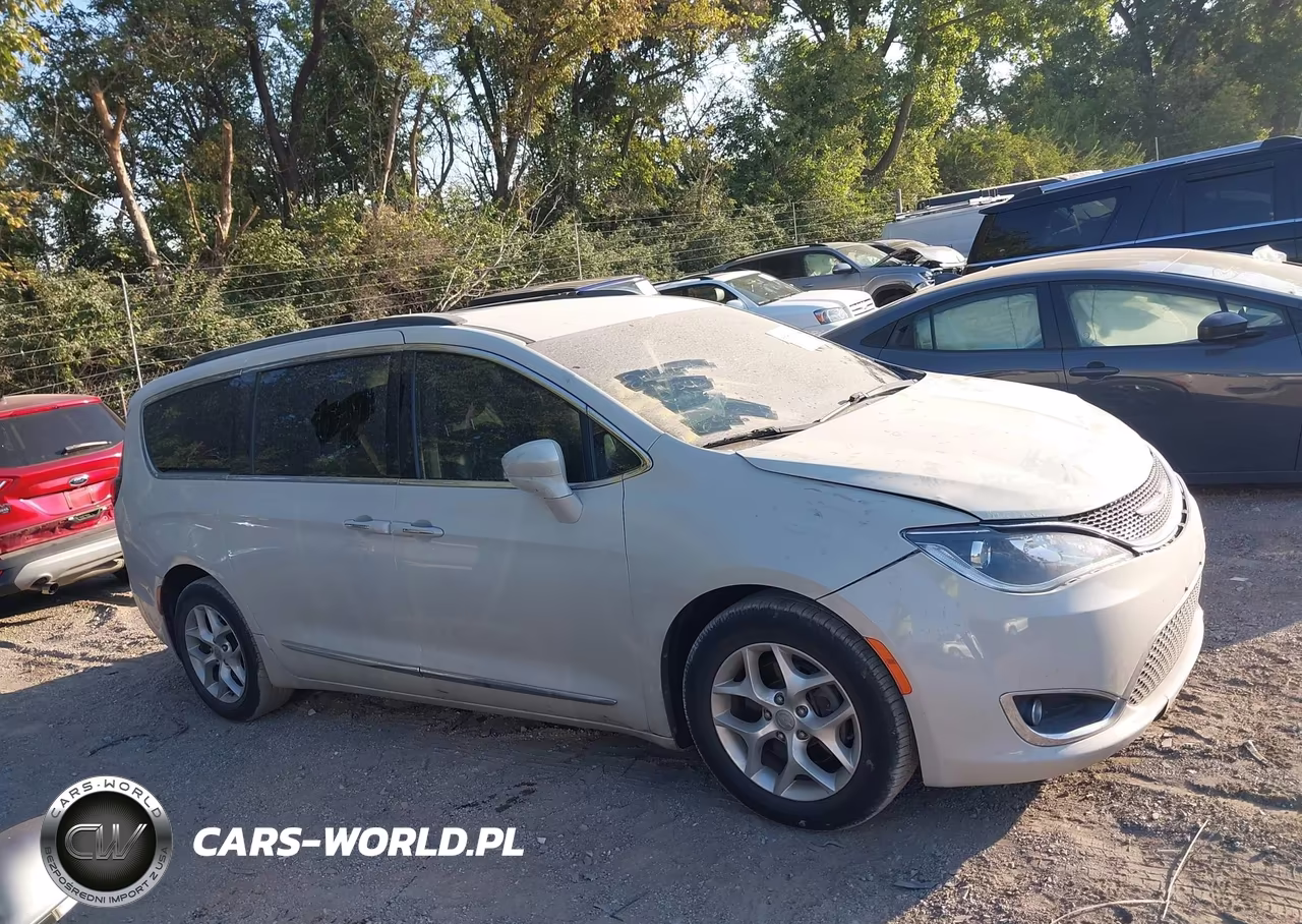 2017 Chrysler Pacifica Touring-L VIN:2C4RC1BG7HR634194 - 13
