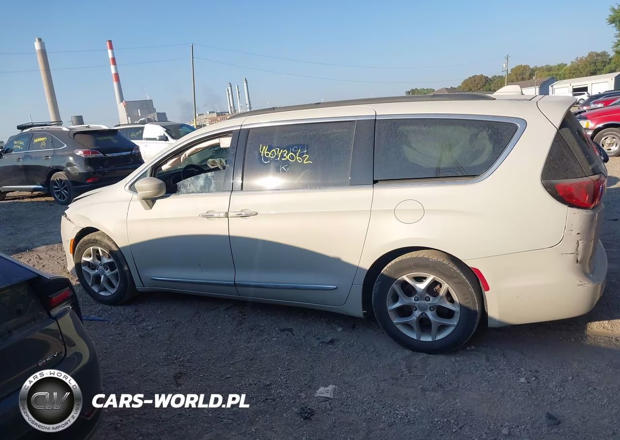 2017 Chrysler Pacifica Touring-L VIN:2C4RC1BG7HR634194 - 14